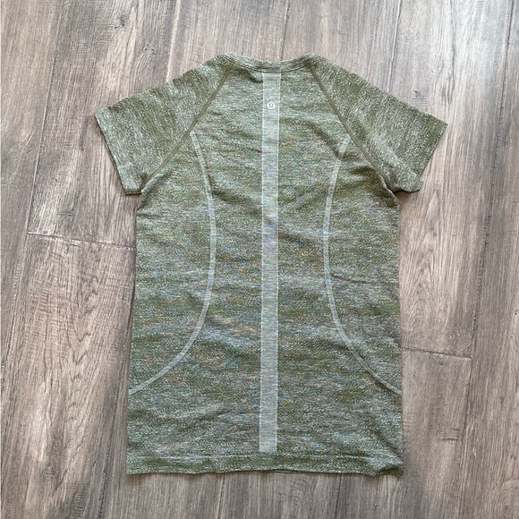 Lululemon Run Swiftly Tech Short Sleeve Sz 10 - Picture 2 of 8